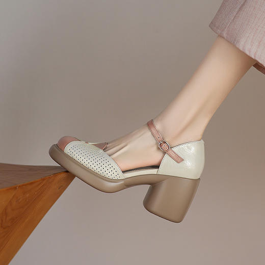 【预售5天】舒适柔软拼色厚底高跟凉鞋，包头镂空粗跟休闲一字扣罗马鞋ASZ&5-698 商品图3