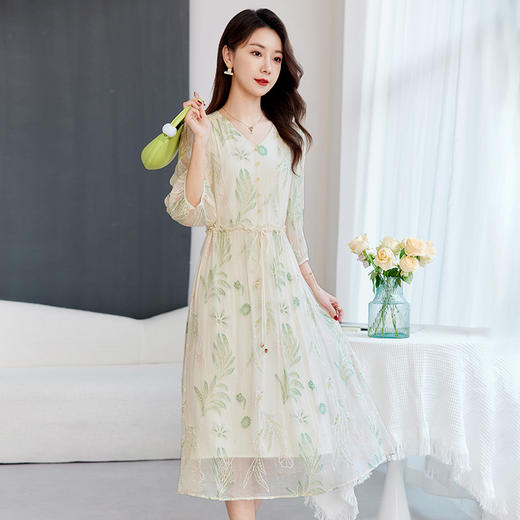 QS-82589180轻奢高端女装真丝激光定位绣花中长裙100%桑蚕丝连衣裙夏9208 商品图1