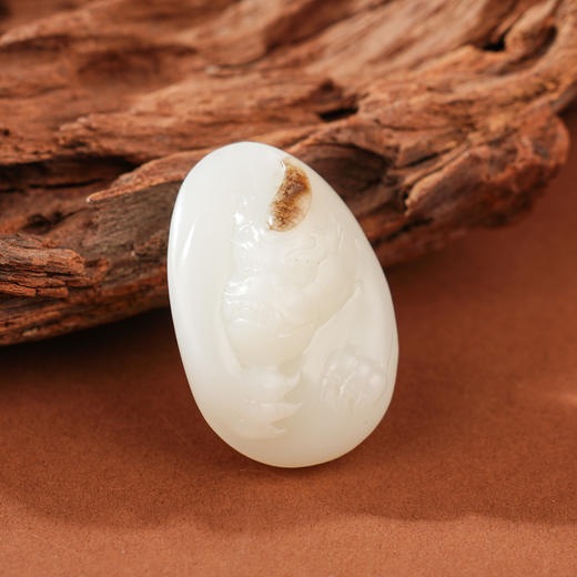 新疆国玉盟世玉【瑞兽潜璧】和田玉挂件白玉牌【带证书·顺丰物流】{新} 商品图0