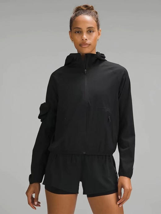 原单正品露露女款户外越野跑步自收纳轻量化皮肤衣，每件都有收纳包可拆卸。原价 1280，只有4 码。 商品图0