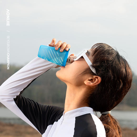 奥尼捷运动软水杯马拉松越野跑步比赛便携杯子TPU环保可折叠200ML 商品图3