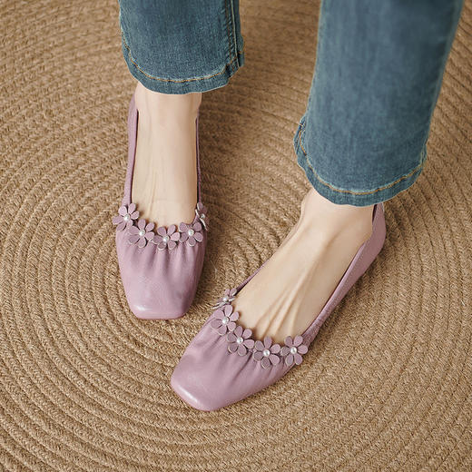 【预售5天】法式甜美花朵牛皮通勤平底鞋方头气质浅口低跟软面蛋卷鞋YS&YSD4180-1 商品图0