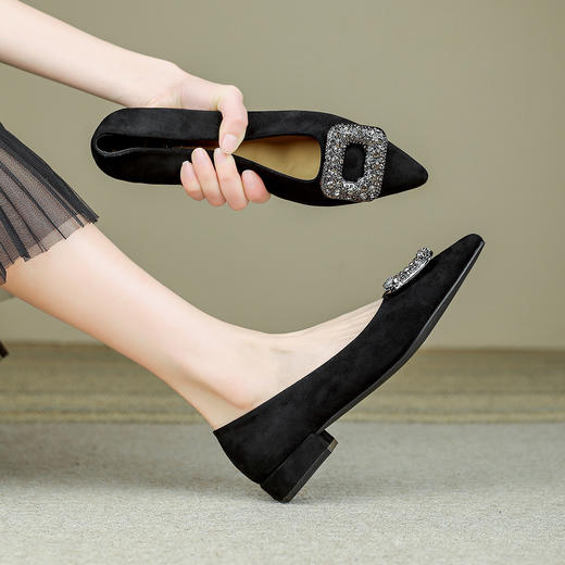 品质好货|Safiya/索菲娅2025春秋气质百搭平跟高级感尖头浅口单鞋SFD1111723 商品图3