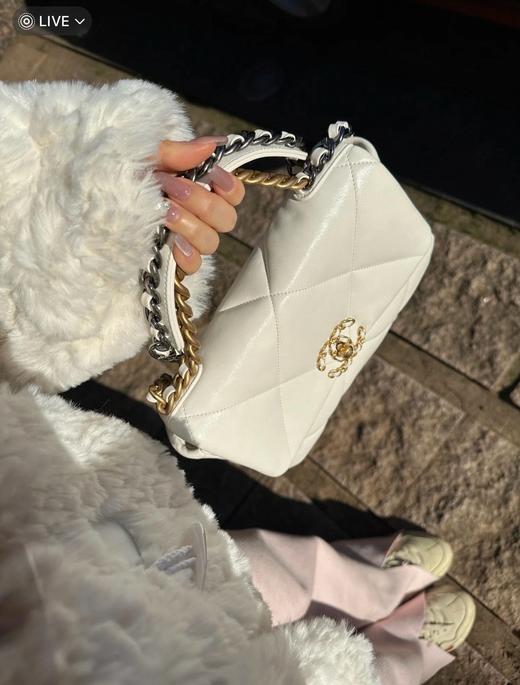 【CHANEL香奶奶19bag】背上回头率疯长 百看不厌 人手必备款 整个就不会出错的包包爱死了 两色可选 绝对让你觉得物超所值 高品质版本 怒省几万块 收到绝对惊喜 性价比炸裂 商品图2