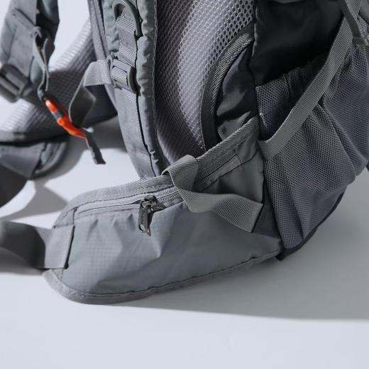 正品瑞士户外大咖猛犸象，外网💲179.95美刀，3D减压背板反光logo休闲健身书包背包户外双肩包
颜色：黑色，绿色，灰色 商品图7