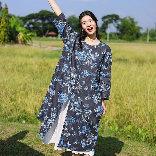 绽放旅行女装078朵/小蓝花连衣裙亚麻藤曼花团印花圆领开门襟袍子 商品图2