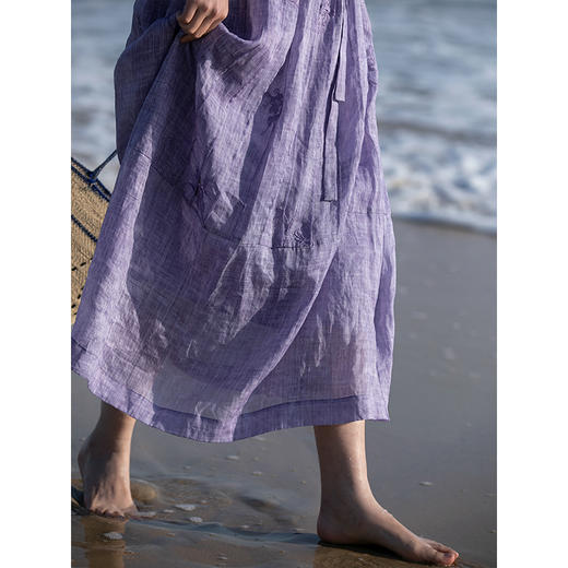 牧衣游原创 机绣炒色苎麻连衣裙新款显瘦V领七分袖宽松长裙 照水 商品图3