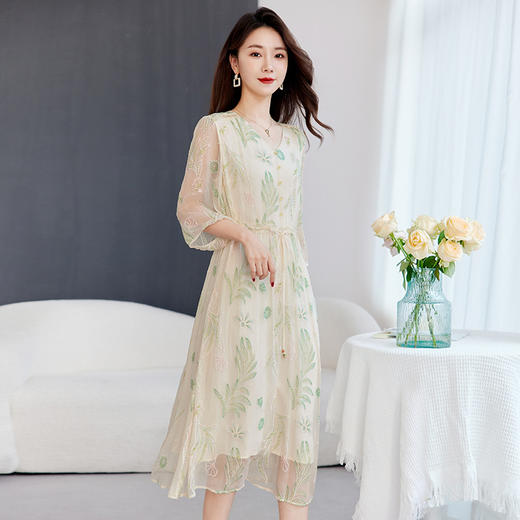 QS-82589180轻奢高端女装真丝激光定位绣花中长裙100%桑蚕丝连衣裙夏9208 商品图0