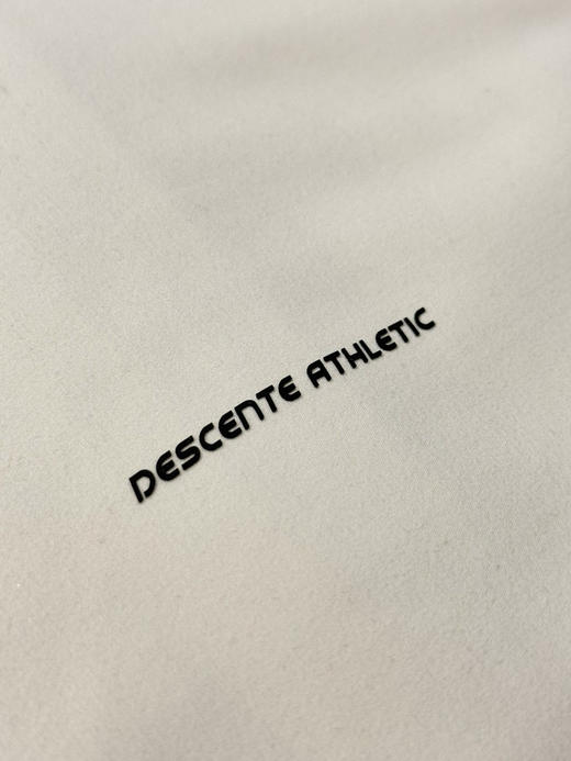 点此购买 迪桑特训练运动女士空气层运动上衣外套 ly 312924 商品图13