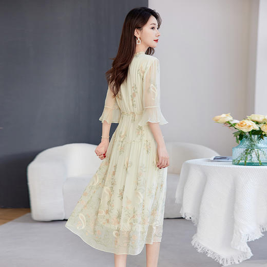 QS-82599168丝韵天香 真丝源头工厂 桑蚕丝连衣裙宽松中大淑绣花连衣裙女9168 商品图3