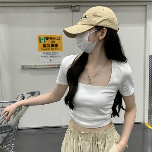 西遇方领修身短款上衣女2025年新款辣妹褶皱收腰正肩短袖t恤SS150218 商品图1