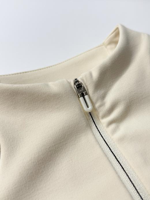 点此购买 迪桑特训练运动女士空气层运动上衣外套 ly 312924 商品图7