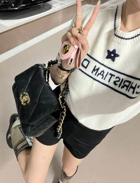 【CHANEL香奶奶19bag】背上回头率疯长 百看不厌 人手必备款 整个就不会出错的包包爱死了 两色可选 绝对让你觉得物超所值 高品质版本 怒省几万块 收到绝对惊喜 性价比炸裂