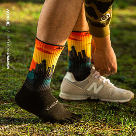 奥尼捷长筒五指袜雪山沙漠图案透气耐磨登山越野跑步徒步分趾袜/E4843