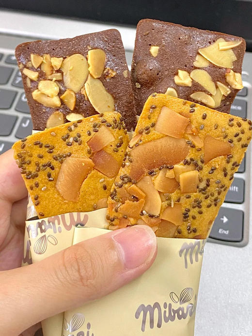 【乐思客布朗尼可可坚果奇亚籽椰子脆片】非油炸🔥健康零食❗️饼干脑袋快冲❗神仙美味小饼干😍一口停不下来！ ✅配料表干净，吃着安心更放心～ ✅非油炸、低温烘烤，健康零食减脂期放心吃  商品图2