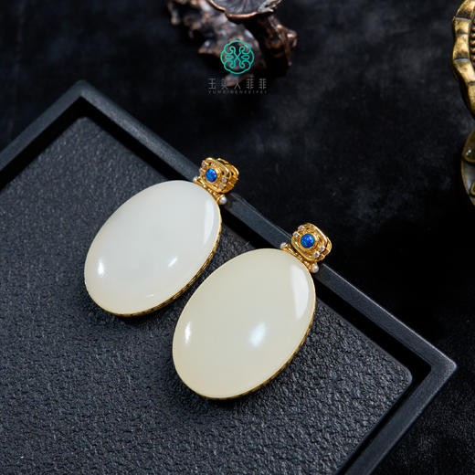 D18K和田玉吊坠-羊脂白双面鸽子蛋面金色吊坠约25*35mm 商品图0