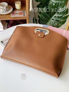 🔥品牌直发 千元品质平板电脑手提包❗️【德国 MONZECI KOIMS通勤电脑包】容量大、好搭配 🥰✅ 款式低调、设计简约，不易过时 ✅ 自重轻，外出便捷省力 ✅皮质柔软耐磨，不易损坏 