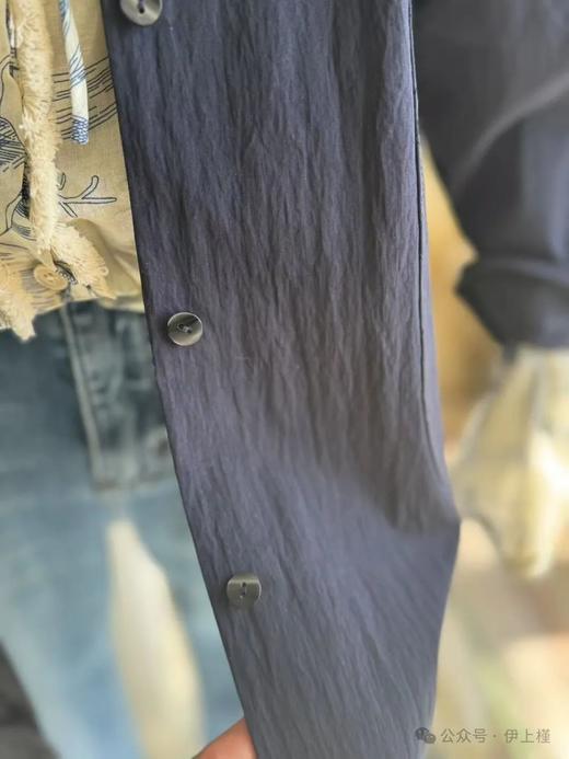 26年年初福利2~7折！两色V领风衣外套 商品图4