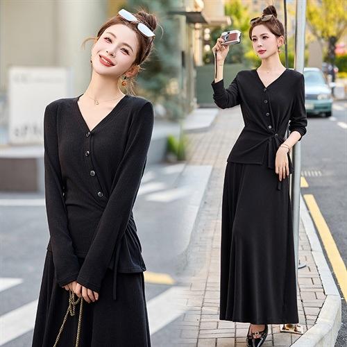 2025年春季新款时尚气质V领舒适感休闲减龄两件套半身裙LNS9741 商品图2