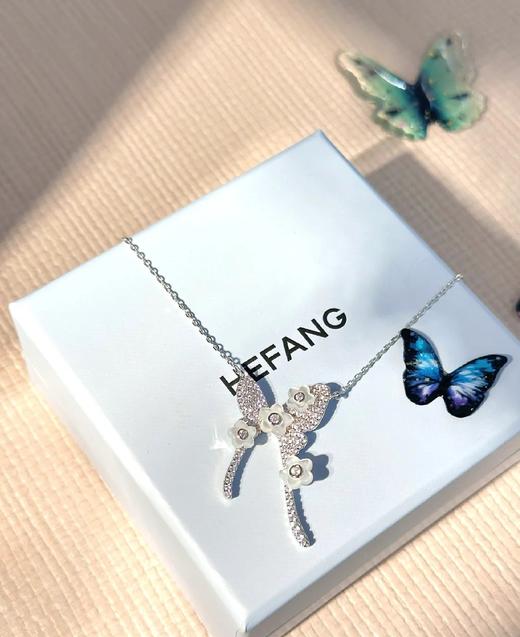 何F贝母花花蝴蝶项链 商品图2