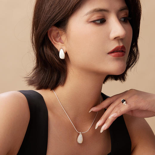 Manreya玛芮雅“幻境留白”镀金贝母项链 商品图1