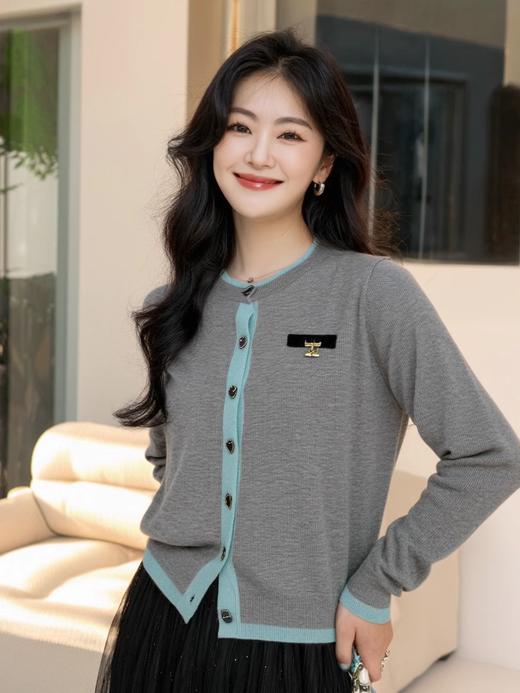 奢姿大码女装2025春季减龄胸针饰品时尚针织衫胖妹妹百搭简约上衣9651621750 商品图4