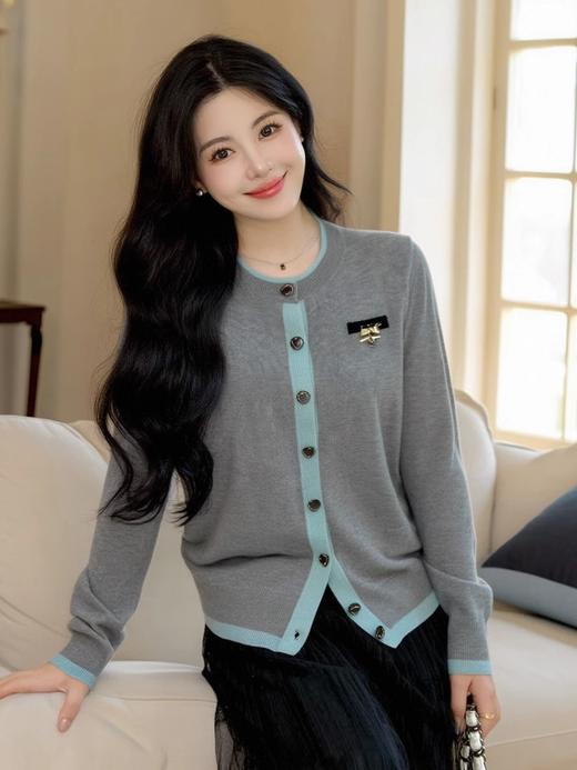 奢姿大码女装2025春季减龄胸针饰品时尚针织衫胖妹妹百搭简约上衣9651621750 商品图2