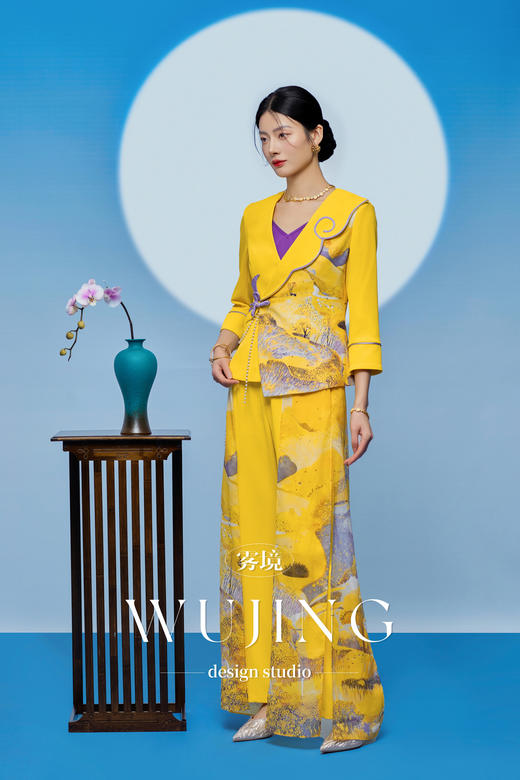 3205065 黄莺凝香 进口纹理蜂窝缎印花外套 雾境 商品图4