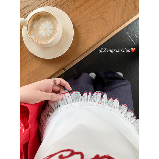 <曾小咸推荐>白色字母下摆拼接花边短袖圆领T恤 商品图1