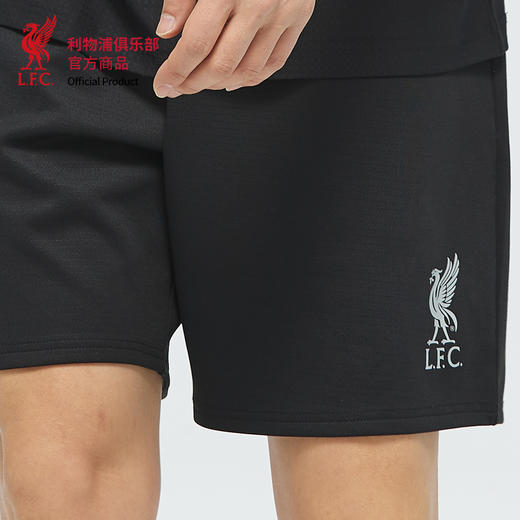 【官方正版】利物浦俱乐部 | 经典队徽黑色短裤简约运动舒适穿搭 商品图4