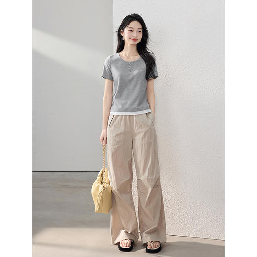 【周四狂欢价】熙世界黑色假两件T恤女短袖2025夏天新款显瘦肌理感短款正肩上衣 商品图4