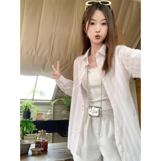 <曾小咸推荐>慵懒休闲粉色条纹宽松防晒长袖衬衫 商品图0