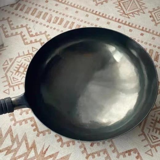 【下单传代系列赠送3件套】章丘铁锅系列 百年传承 守艺人手工打造 锅体无涂层 物理不沾好清洗 高密度 导热快 保温好 传统的样子更坚固耐用基地直邮 商品图3