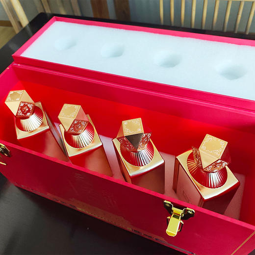 【自营】华都白酒 天安门春夏秋冬礼盒装 酱香型纯粮白酒 53度 500mL*4瓶 礼盒装 FZWJ 商品图2