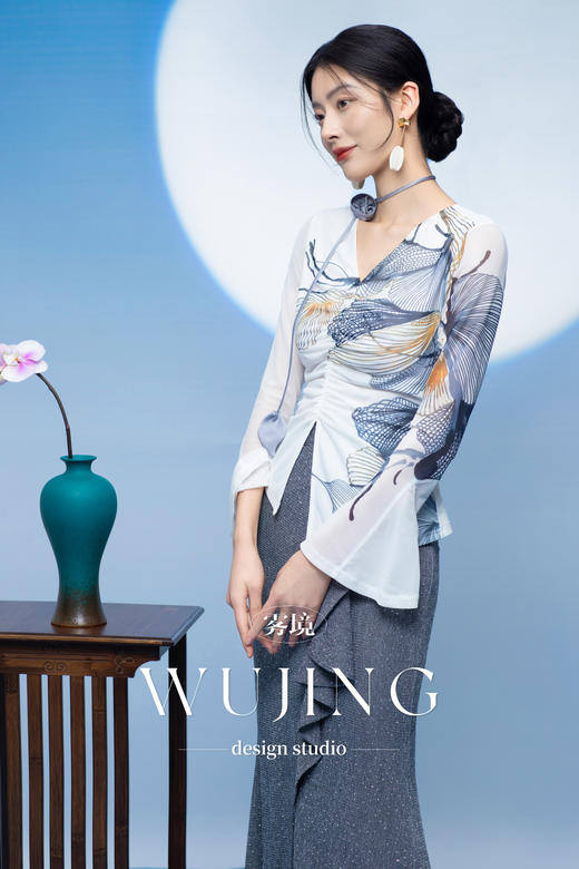 3205053 烟岚云岫 进口高弹氨纶网定位印花上衣 雾境 商品图2