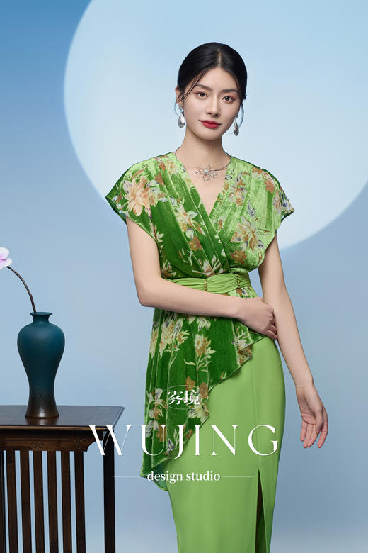 3205028 柳碧青梅 重磅印花植绒料/进口纹理蜂窝缎连衣裙 雾境 商品图1