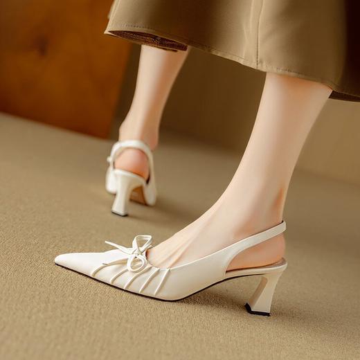 【预售5天】法式气质尖头皱褶包头后空凉鞋女春季新款蝴蝶结温柔高跟单鞋DB&M6263 商品图2