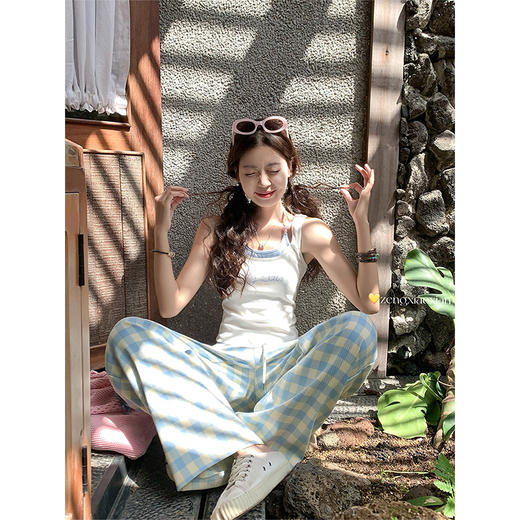 <曾小咸推荐>设计感白拼蓝印花假两件系脖背心 商品图1