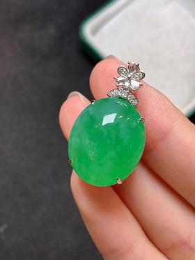 蛋面翡翠吊坠