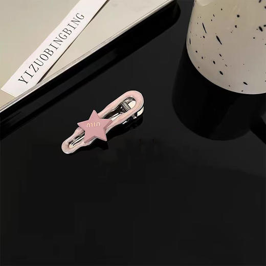 【捡漏19.9任选4款！】甜酷水钻字母发夹 女多巴胺y2k侧边刘海夹 轻奢高级感 精致百搭发卡-QQ 商品图4