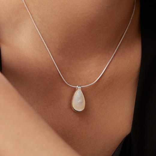 Manreya玛芮雅“幻境留白”镀金贝母项链 商品图3