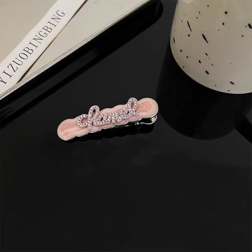 【捡漏19.9任选4款！】甜酷水钻字母发夹 女多巴胺y2k侧边刘海夹 轻奢高级感 精致百搭发卡-QQ 商品图12