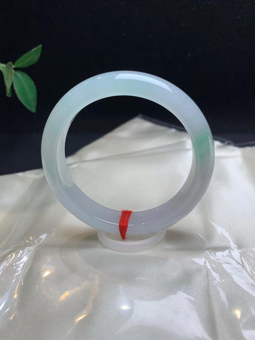 612528，53.8 冰绿正圈手镯，冰透纯净，飘一抹清新绿，干净 甜甜的 商品图2