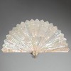 独角鹿西洋古董 1860年代法国出品古典花卉主题手绘描金母贝精雕纯扇骨折扇 商品缩略图1