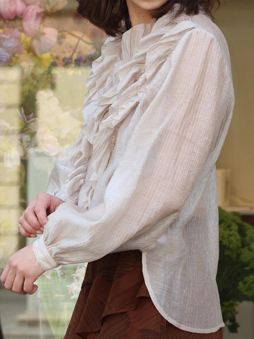 TYNVIE V领荷叶边褶皱衬衫 - 杏色 商品图7