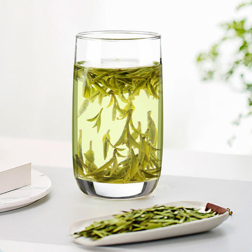 【2025明前头采特级春茶！】钱塘产区 西湖工夫特级明前龙井 臻味礼盒 2025新茶 250g(125g*2罐）*1提 茶叶礼盒装送礼长辈领导老丈人爸高档特级绿茶 商品图3