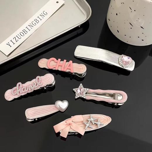 【捡漏19.9任选4款！】甜酷水钻字母发夹 女多巴胺y2k侧边刘海夹 轻奢高级感 精致百搭发卡-QQ 商品图3