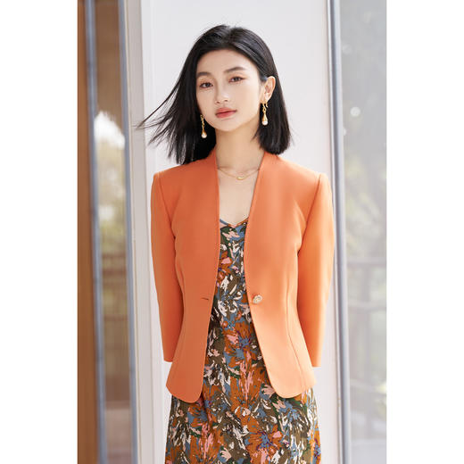 【预售7天】米思阳2026夏季新品优雅通勤风橙色小西装短款修身显瘦外套女1313/1205 商品图3