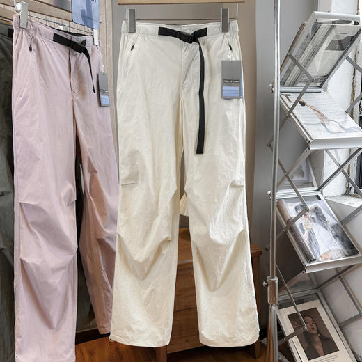 轻薄透气！2025卡扣织带速干打褶机能工装伞兵裤抽绳束脚防晒休闲裤女款！ 商品图9