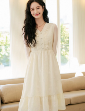 2025年春季新款大码女装甜美气质裙子胖妹妹花边V领连衣裙9951892763